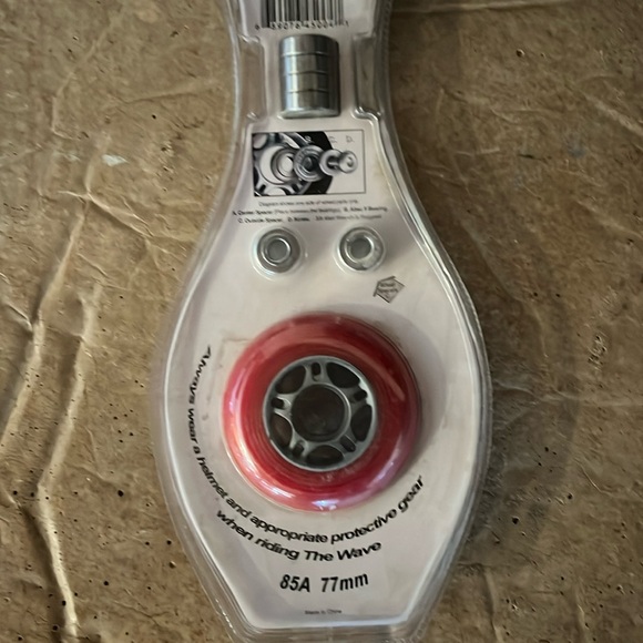 The Wave Street Surfing Replacement Wheels Model# WH02-R Red 85A 77mm - Picture 4 of 4